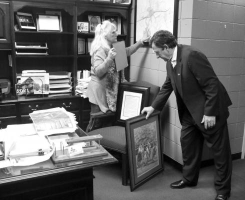 City Manager Lloyd Merrell and his wife Marsha begin taking down pictures and packing up his personal belongings in the city manager’s office at city hall Dec. 14, 2020, after the city council accepted his resignation and placed him on immediate administrative leave with pay. FILE PHOTOS