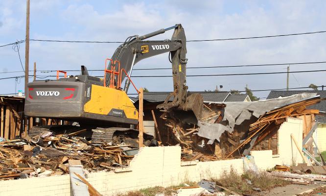 The City of Sealy completed the demolition of the former Rooms 4 Rent Motel last week near downtown Sealy. Crews demolished the remaining parts of the building on Jan. 26. (Cole McNanna/Sealy News)