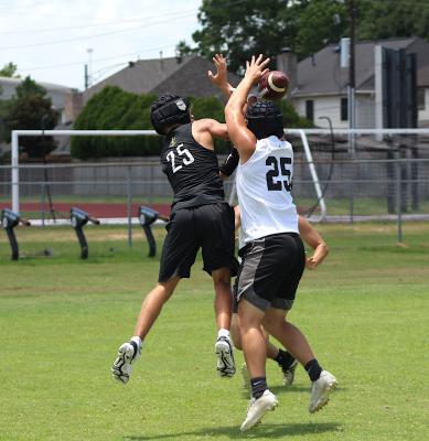 Sealy’s Richard Hahn won this battle of #25s and deflected a pass away from being completed at the end of the first half of the Tigers’ game against Jordan at Taylor High School June 23. COLE McNANNA