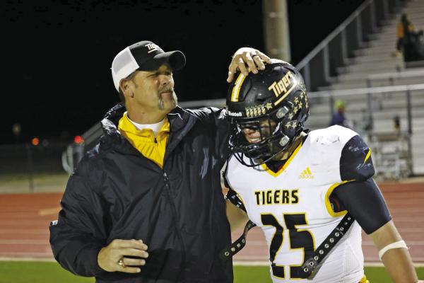 Sealy Head Football Coach Shane Mobley talkes with Richard Hahn during a contest this past season. TRIBUNE FILE PHOTOS