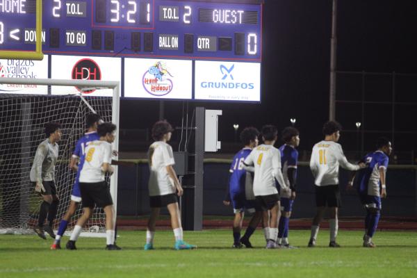 The Tigers watch carefully to prevent a goal. PHOTOS BY ABENEZER YONAS